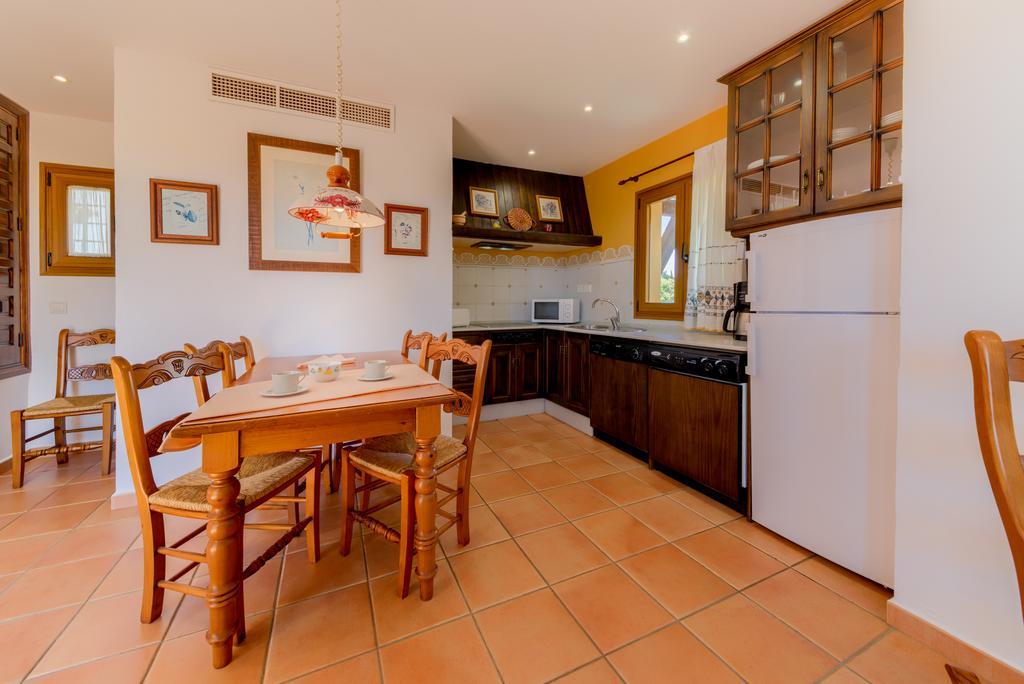 Apartamentos Villafaro Conil Conil De La Frontera Extérieur photo